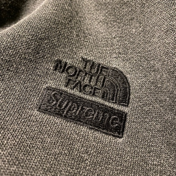Supreme x The North Face Pigment Printed Crewneck - Picture 3 of 8